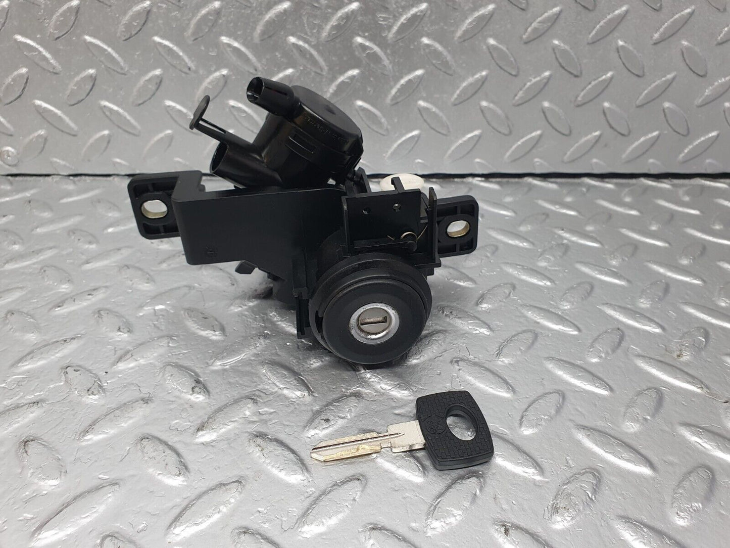 42573 Mercedes-Benz R129 320SL Coupe Trunk Lock With Key