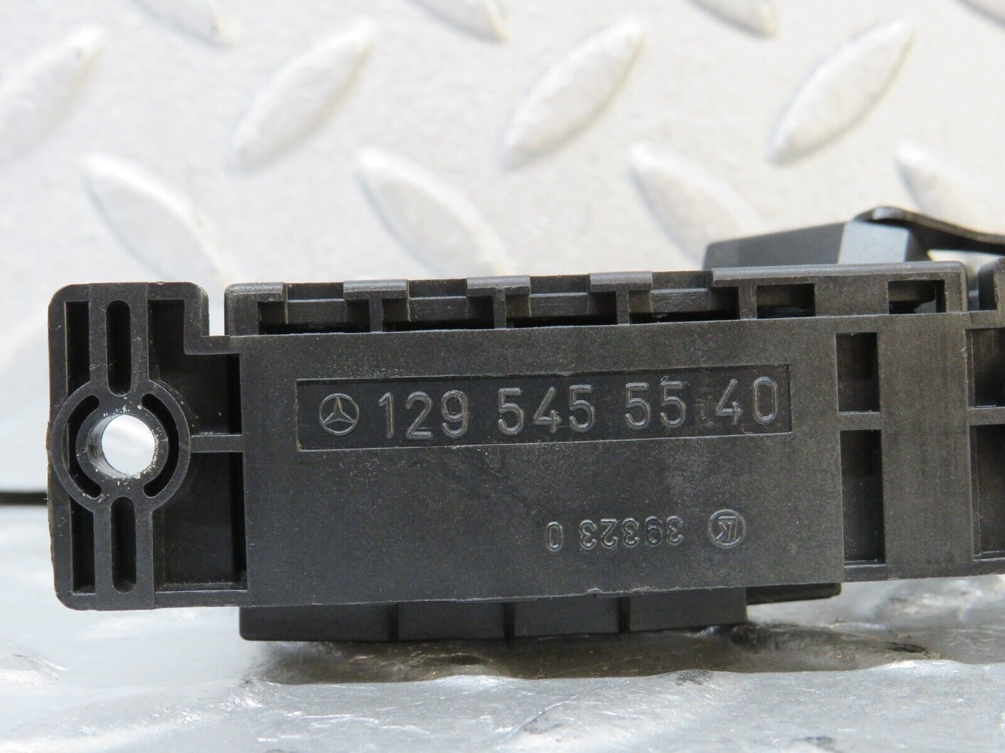 37917 Mercedes-Benz A124 320E Cabriolet Diagnostic Connector 1295455540 1295450003