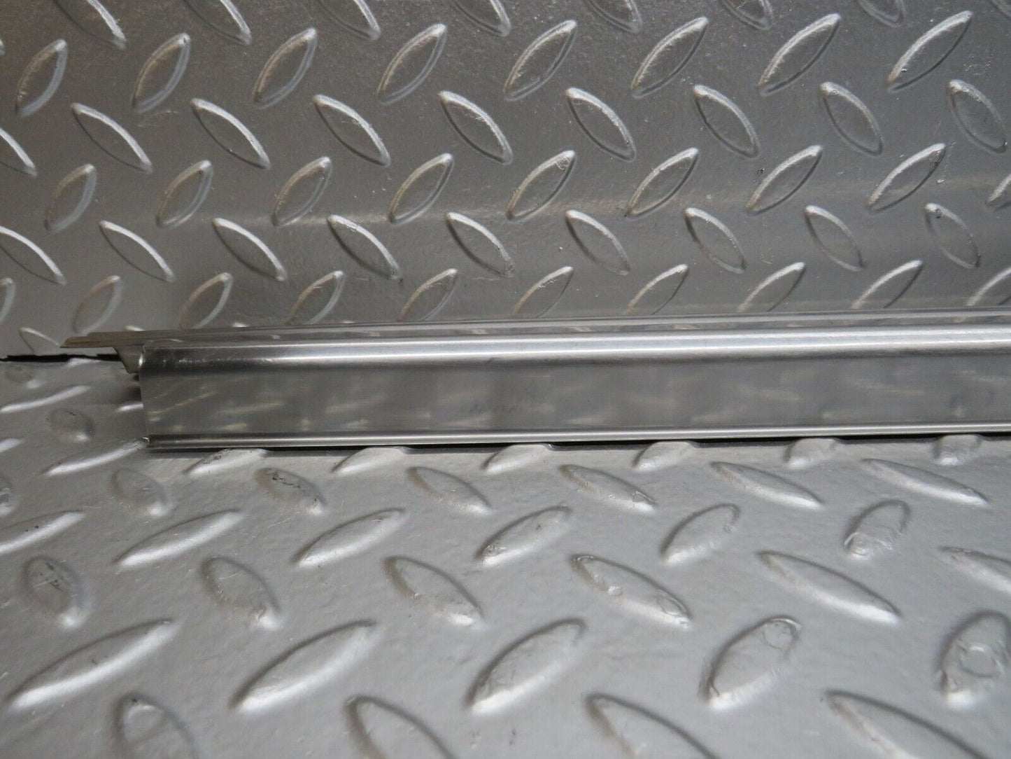 0843 Mercedes-Benz C107 350SLC Coupe Left Door Sill Chrome