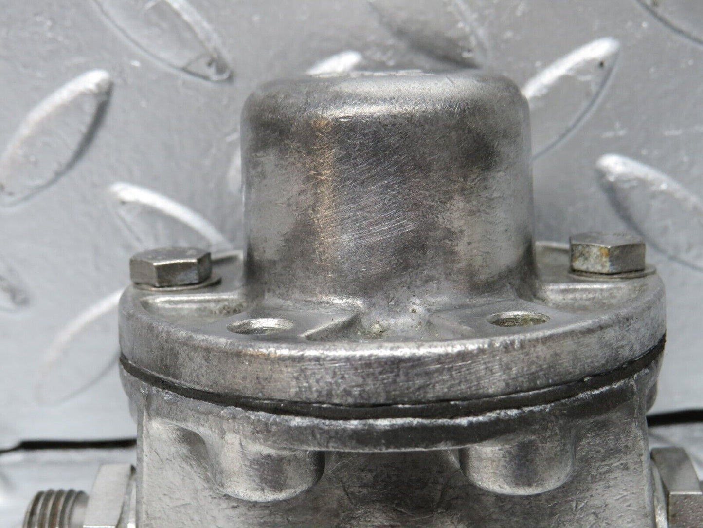 33065 Mercedes-Benz C107 R107 350 V8 Oil Pressure Damper 1161870196 1161870494