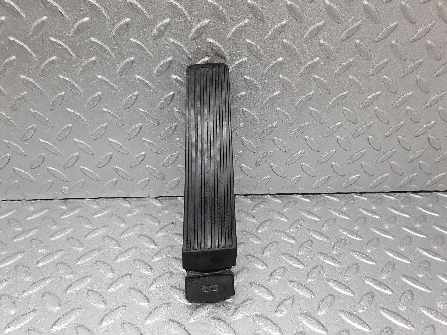 41485 Mercedes-Benz W124 200E Accelerator Pedal With Rubber 1263000504 1233010082