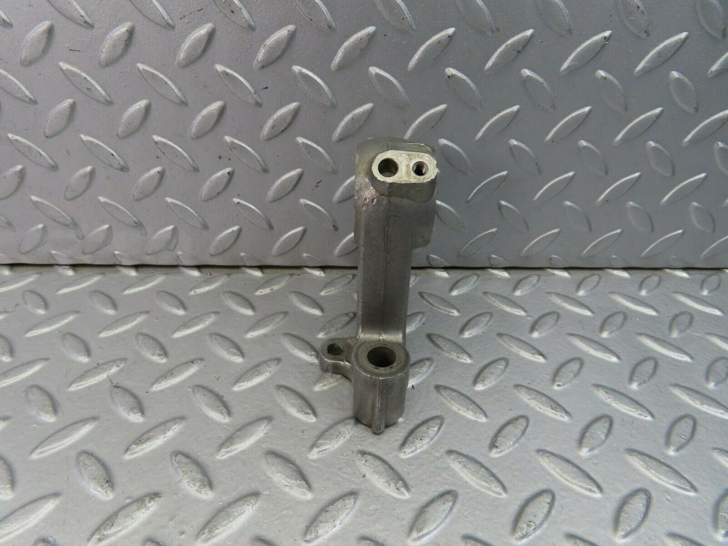 9000 Mercedes-Benz W108 Camshaft Tower Bearing 1800515110