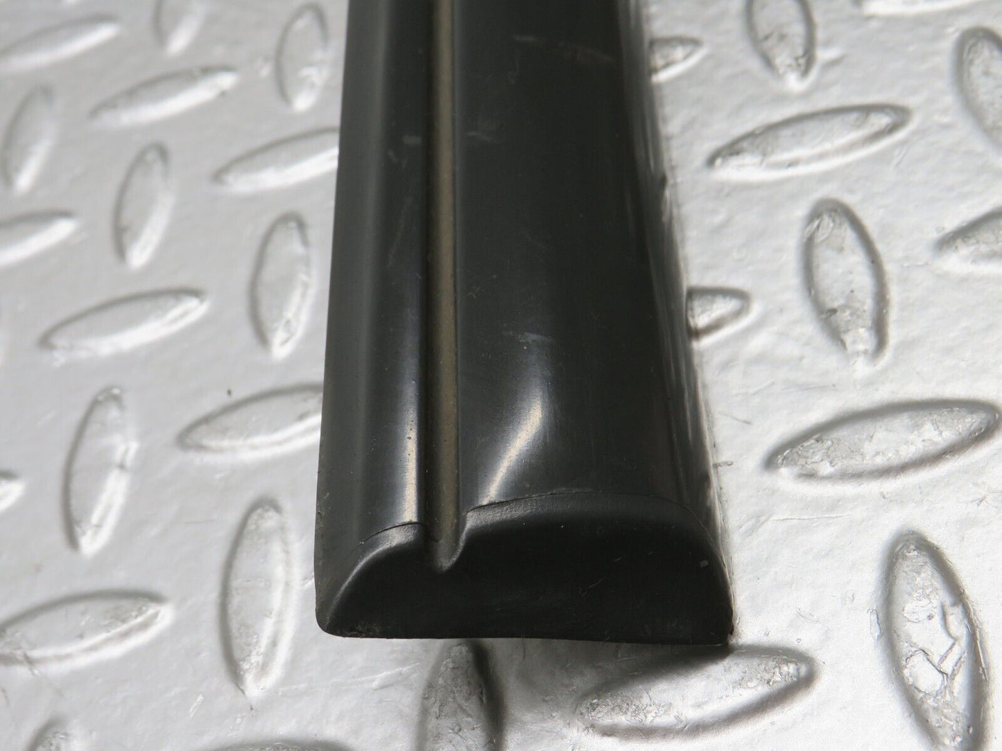 33956 Mercedes-Benz W124 260E Front Left Door Centre Moulding Trim