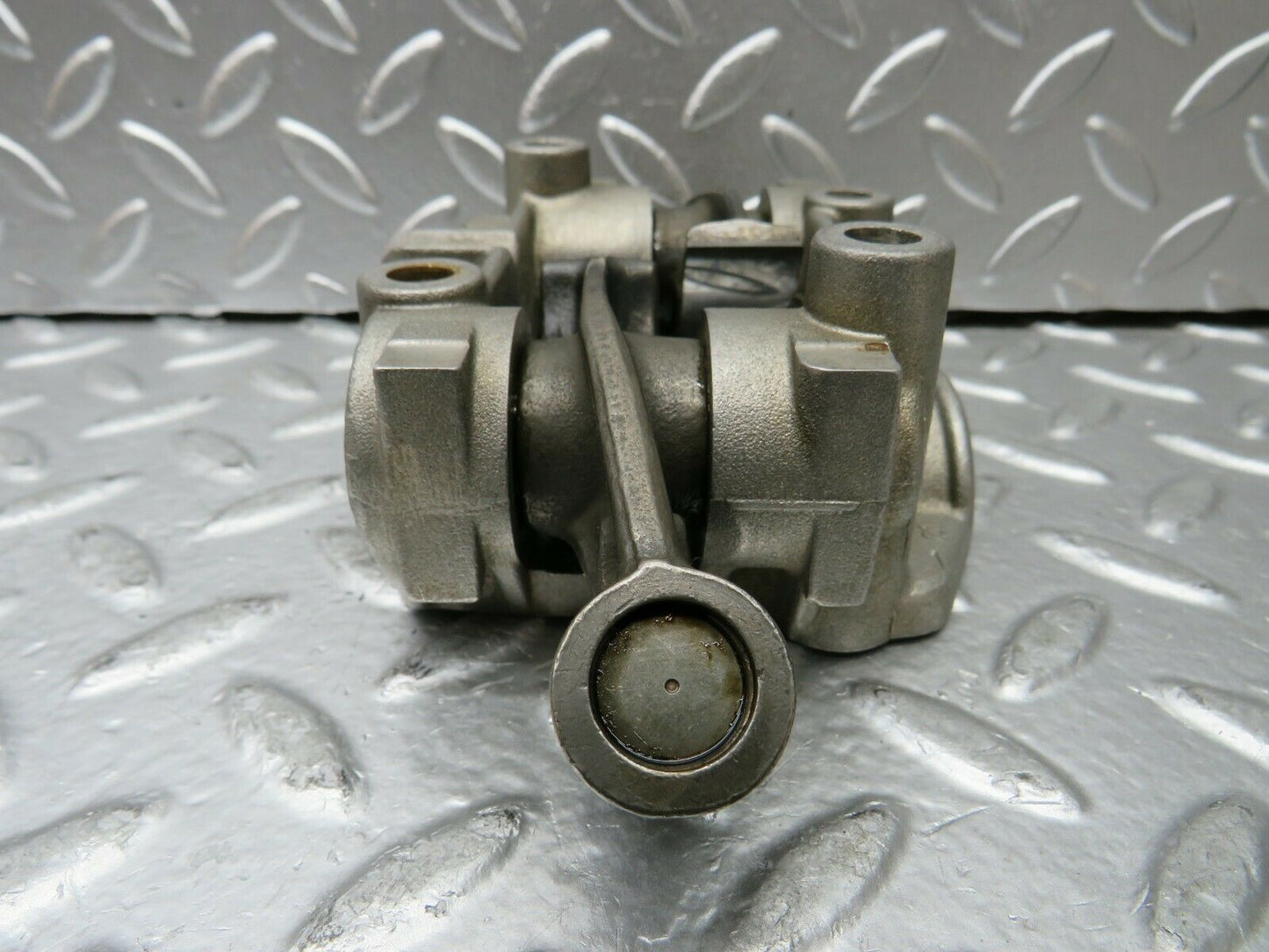 23072 Mercedes-Benz W201 190E Rocker Arms Camshaft Bearing Block 1020512110