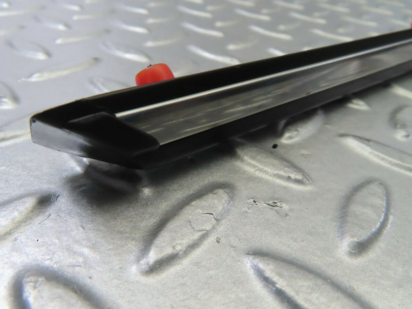 10249 Mercedes-Benz W123 Rear Left Door Centre Moulding Trim