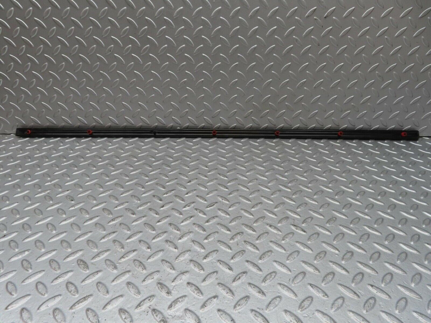 13444 Mercedes-Benz W123 200 Front Right Door Centre Moulding Trim