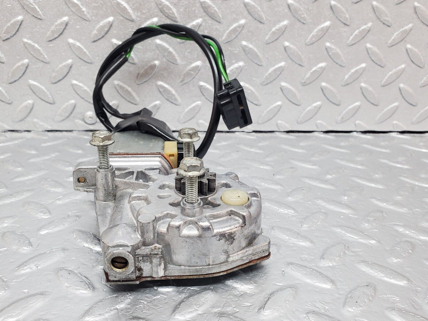45763 Mercedes-Benz W126 420SE Rear Left Window Regulator Motor 0130821037