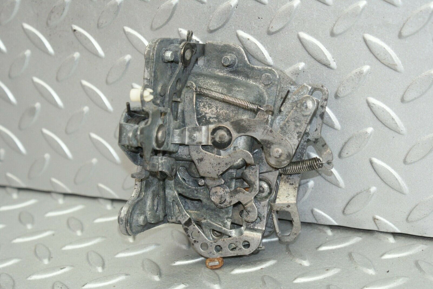 2597 Mercedes-Benz W116 350SE Door Lock Mechanism Left