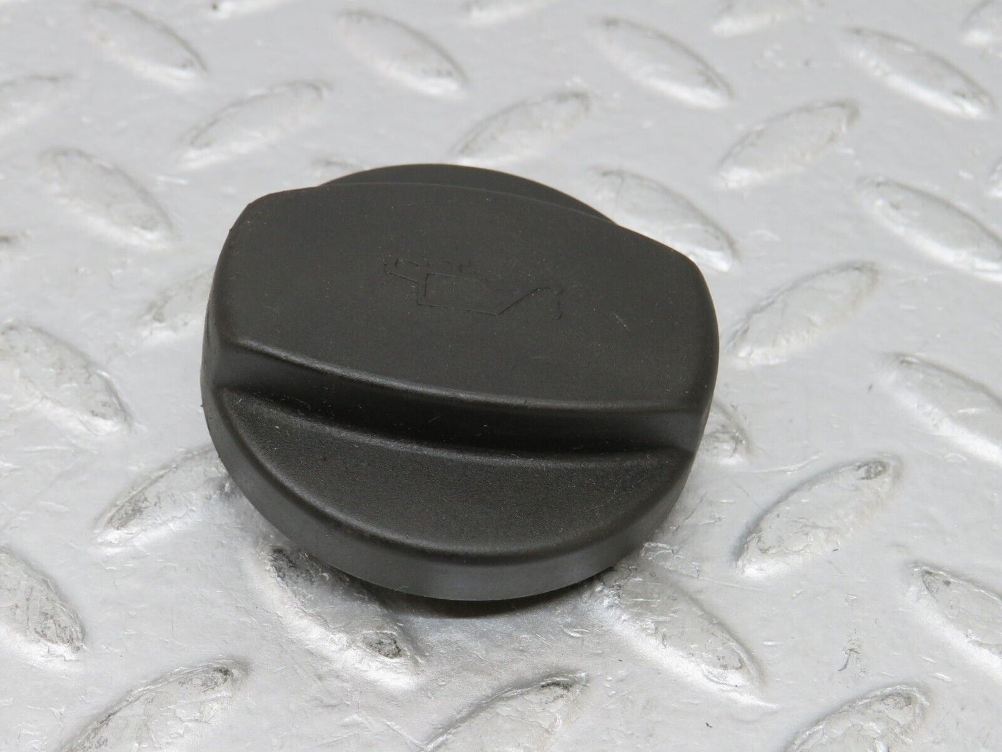 35732 Mercedes-Benz W124 Engine Oil Filler Cap 1110180302