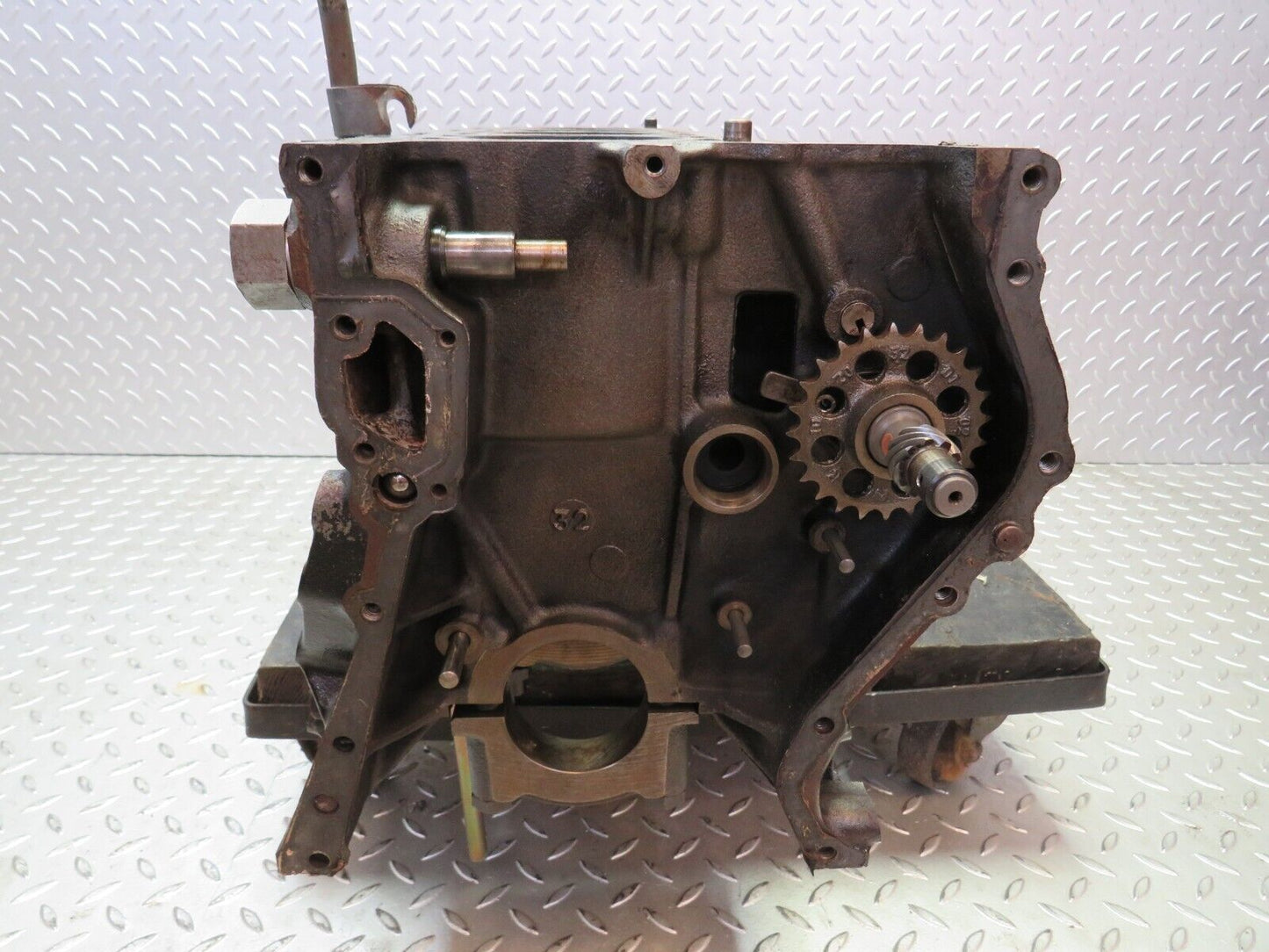 26094 Mercedes-Benz W123 200 Engine Block 1020110501 M102.920
