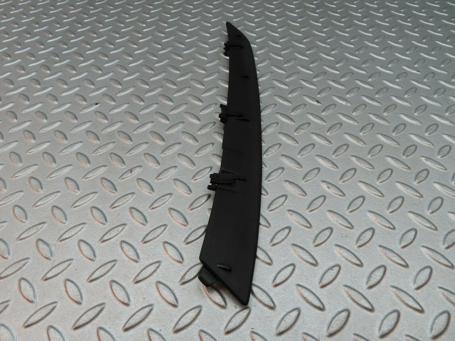 5752 Mercedes-Benz W123 200 Rear Left Plastic Moulding Trim For C Pillar