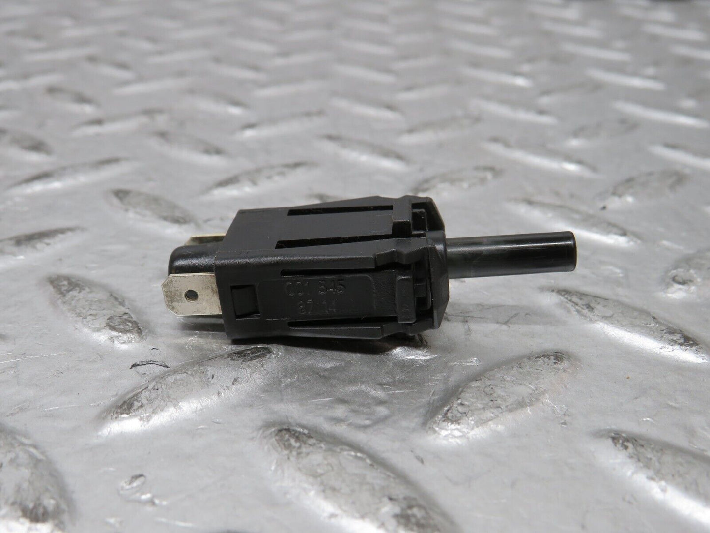 27800 Mercedes-Benz S124 300TE Wagon Door Contact Switch 0015458714