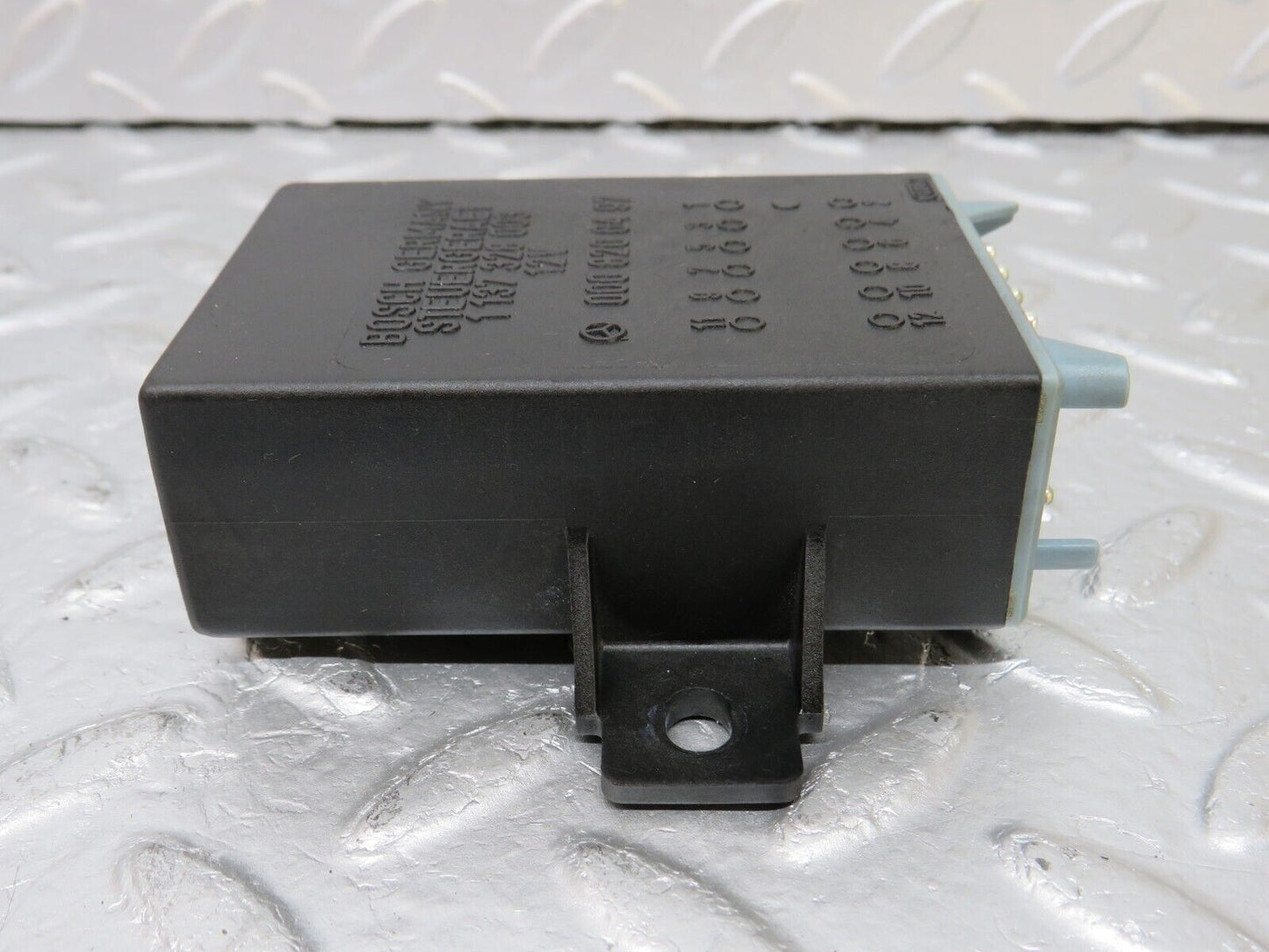 34401 Mercedes-Benz C126 380SEC Coupe Seat Belt Presenter Relay 1137328003