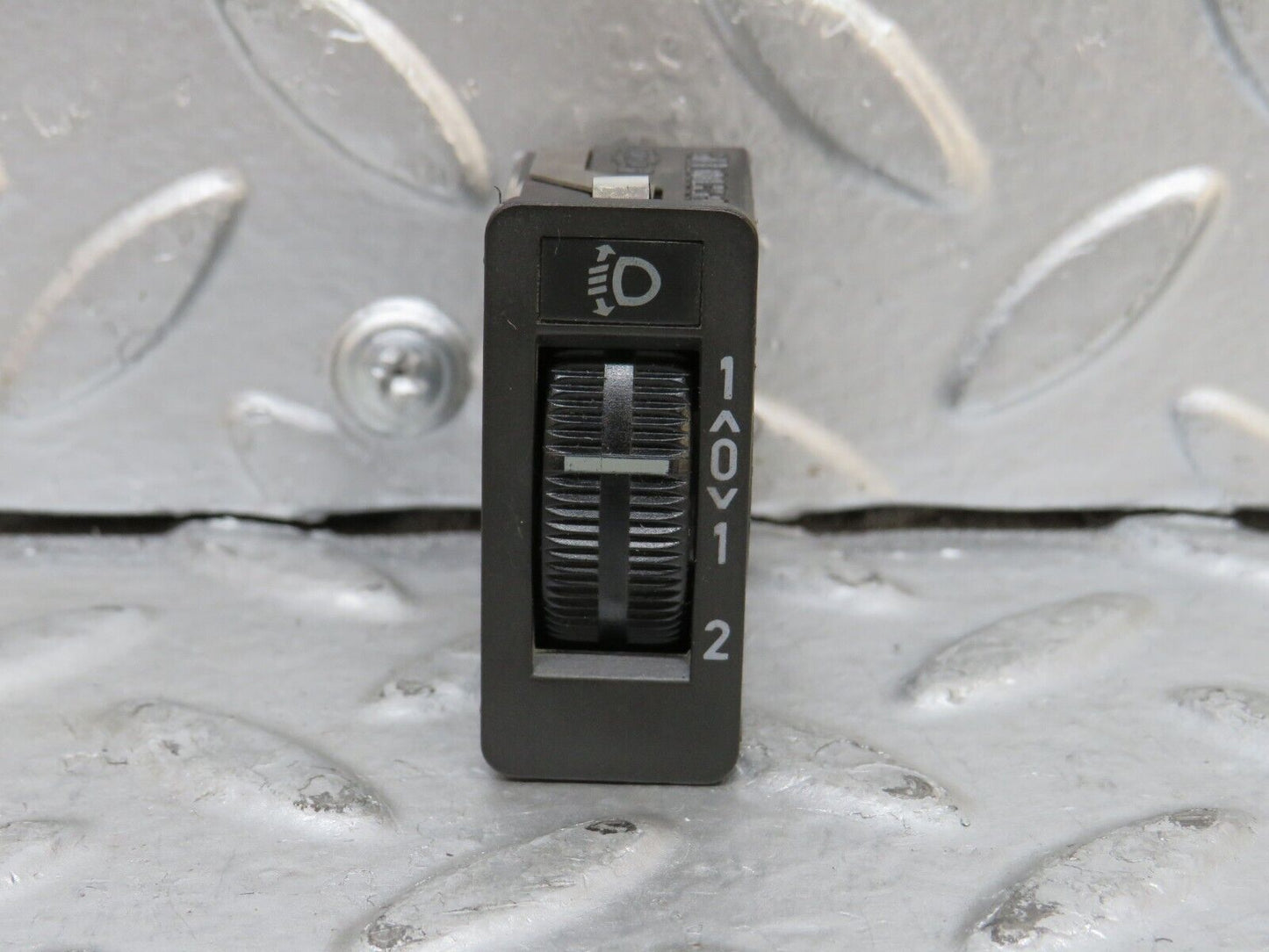 28324 Mercedes-Benz S123 240D Wagon Headlight Leveler Switch 0008000973