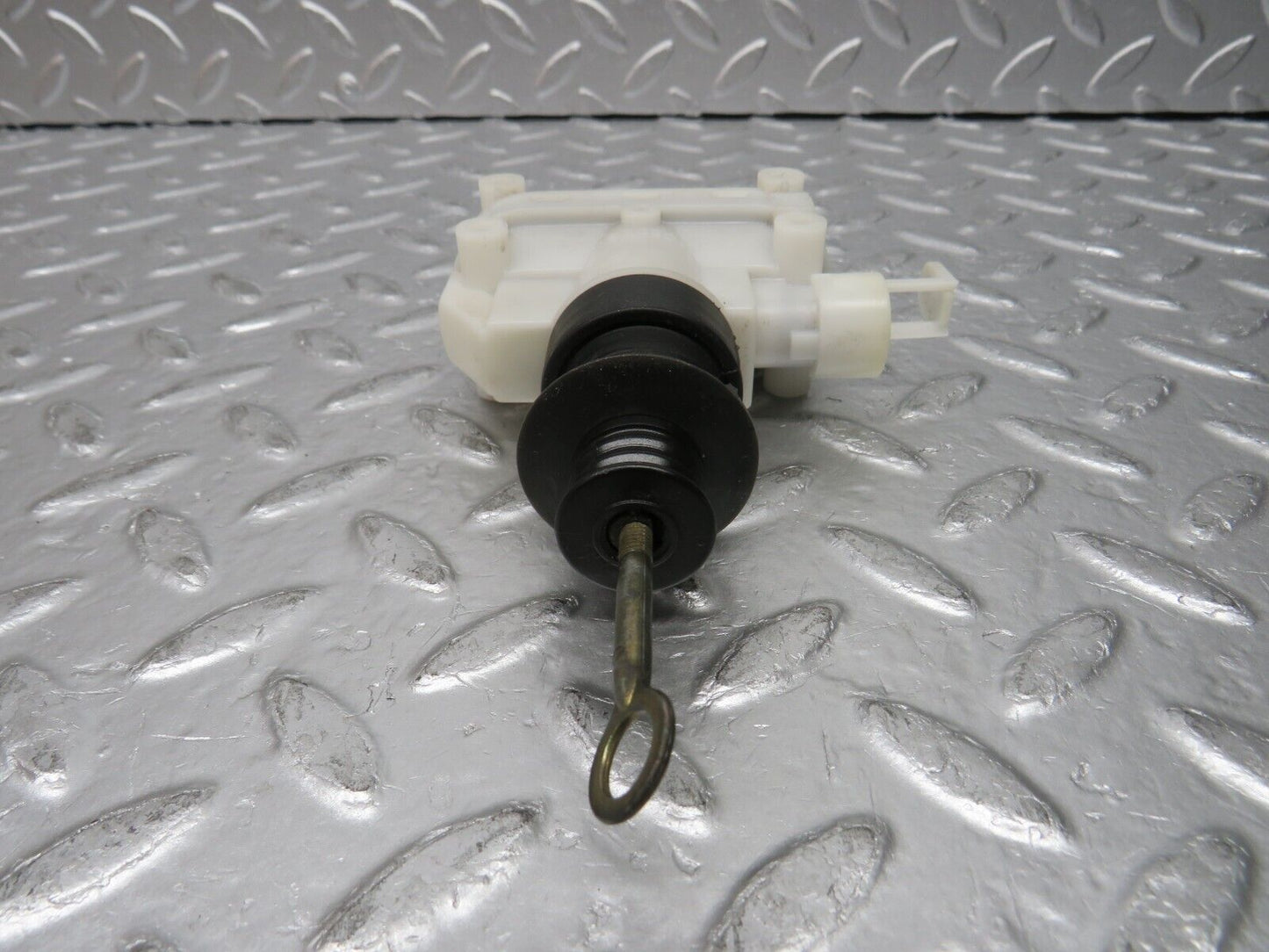 31396 Mercedes-Benz S124 220TE Door Lock Vacuum Actuator Hella Front Left
