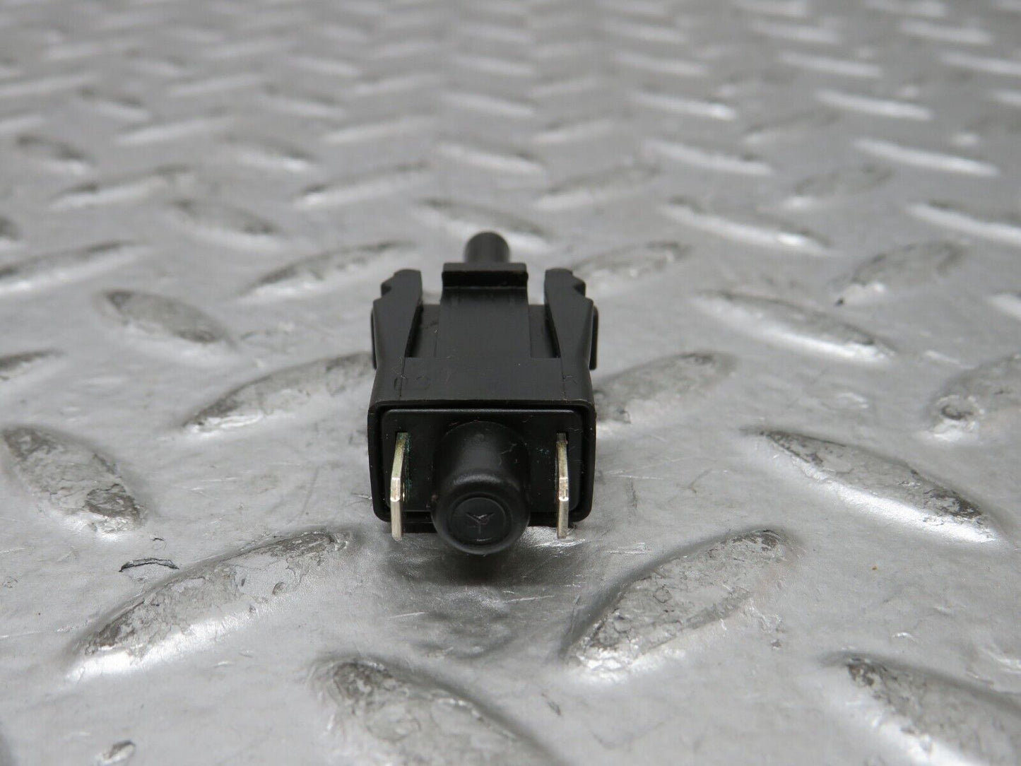 27800 Mercedes-Benz S124 300TE Wagon Door Contact Switch 0015458714
