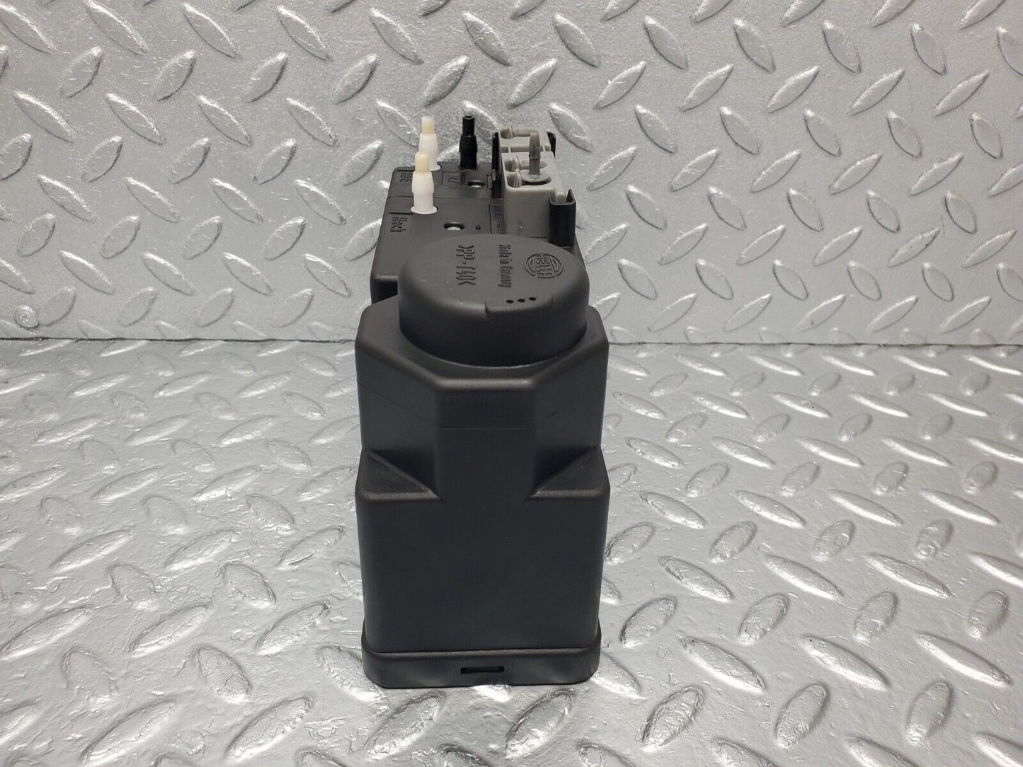 46948 Mercedes-Benz R129 320SL Coupe Central Locking Vacuum Pump Hella 1298001748
