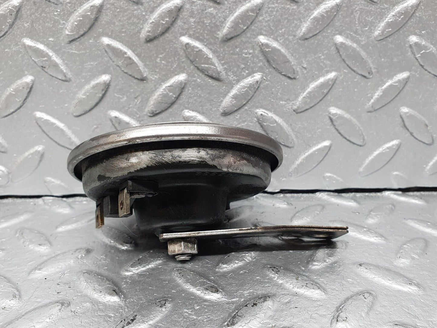 41543 Mercedes-Benz W124 200E Horn Hella 002952