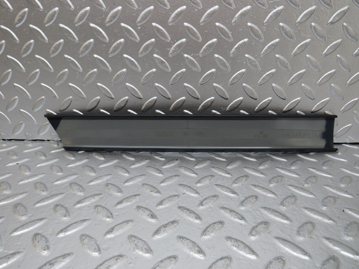 24995 Mercedes-Benz W140 S320 Rear Right Quarter Window Channel Inner Cover