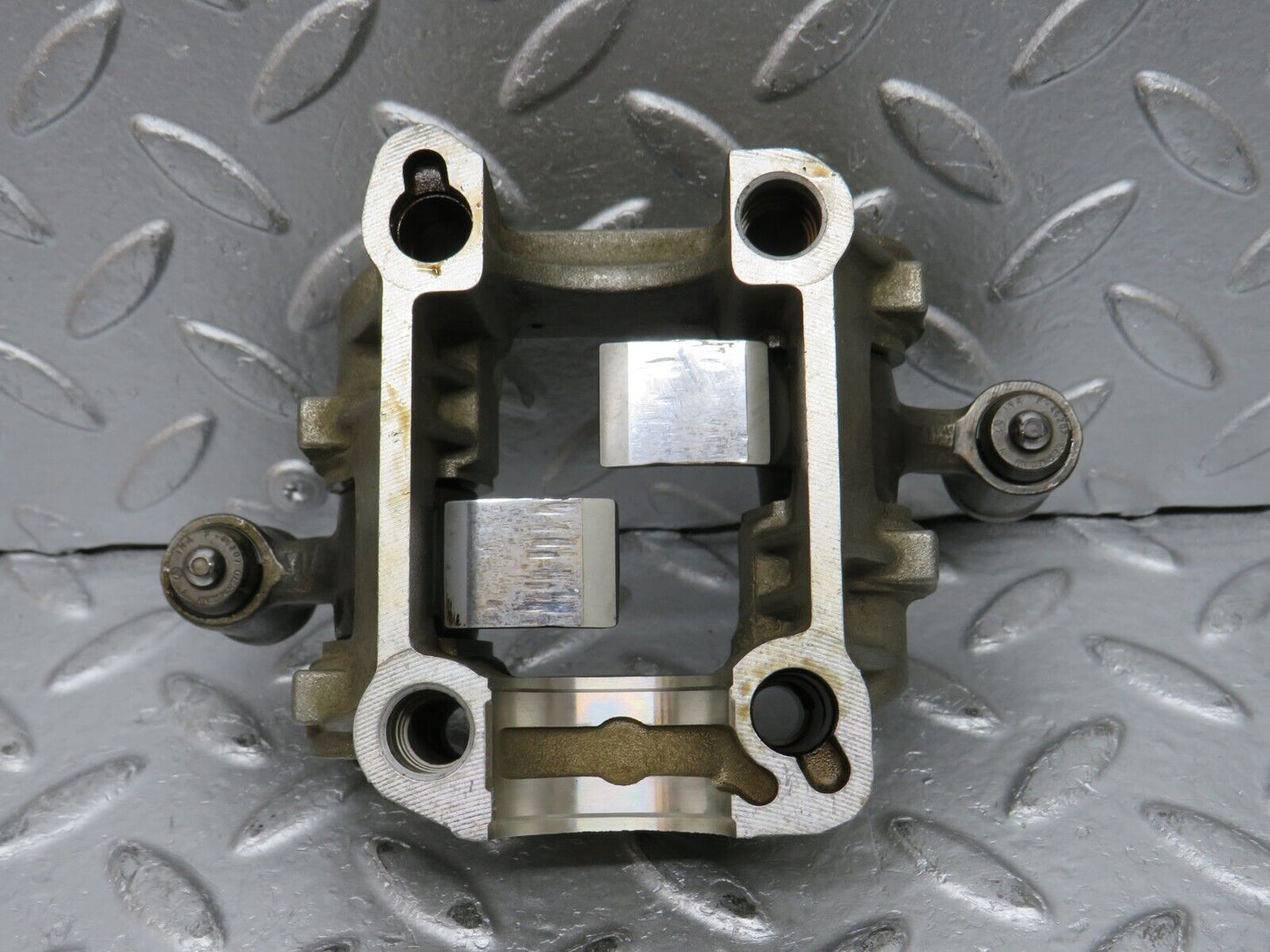 32622 Mercedes-Benz S124 300TE Rocker Arms Camshaft Bearing Block 1030510610