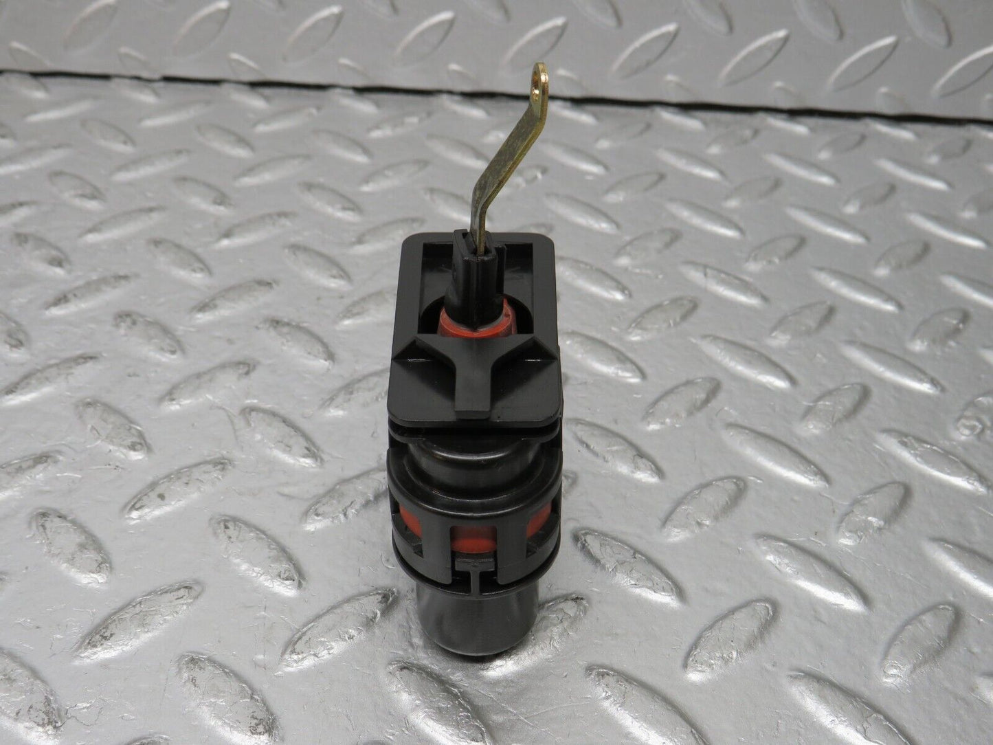 33439 Mercedes-Benz W202 C180 Trunk Lock Vacuum Actuator