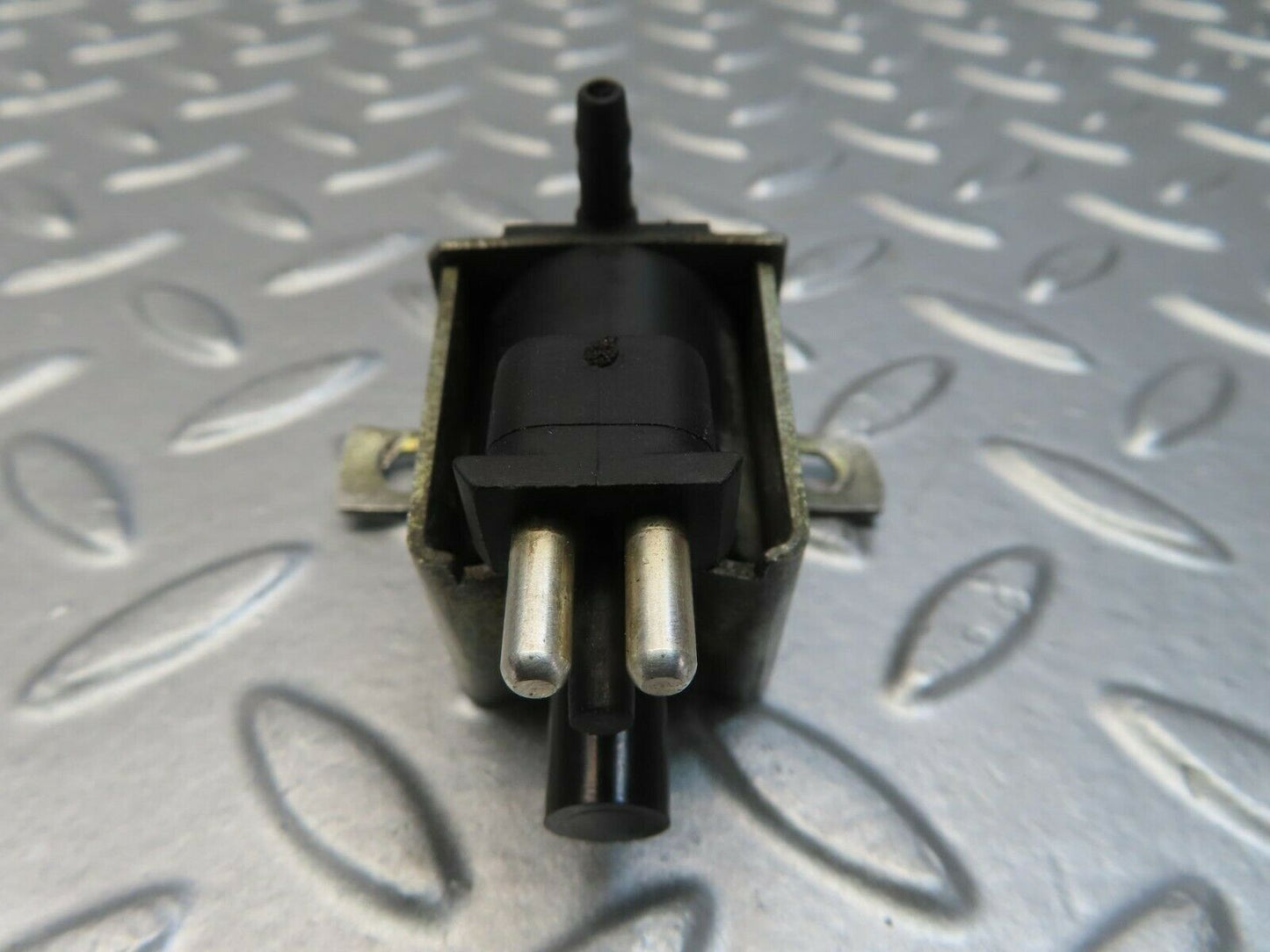 11503 Mercedes-Benz C123 230CE Coupe Vacuum Control Valve Pierburg 0015407097