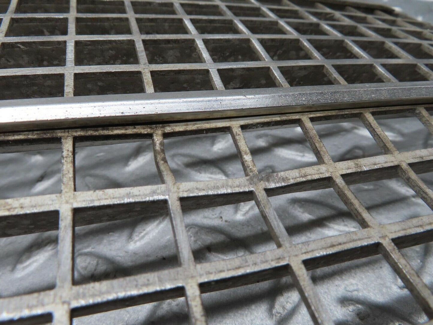 12616 Mercedes-Benz W108 280SE 3.5 Bonnet Grill