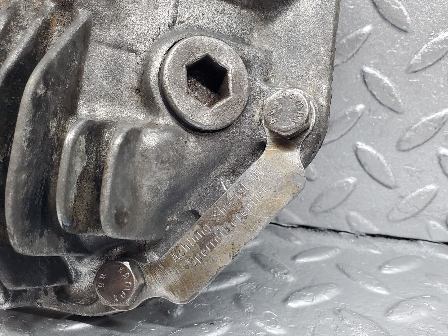 45523 Mercedes-Benz C126 380SEC Coupe Rear Differential Cover 1263510308