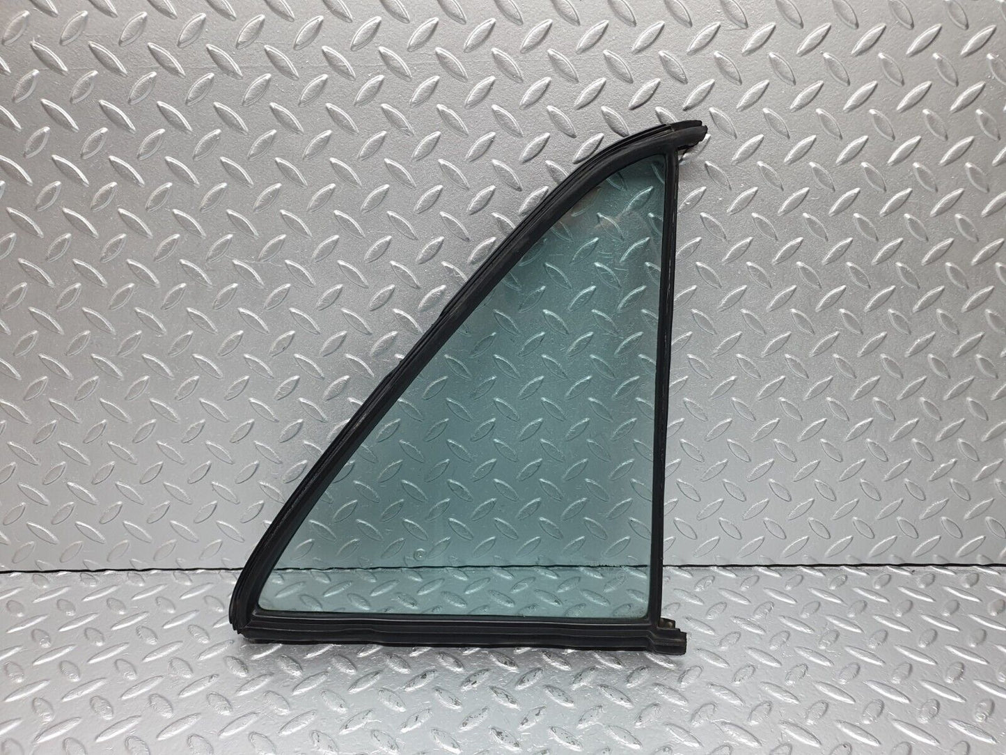 40778 Mercedes-Benz W123 300D Rear Left Quarter Window Glass 1237350124