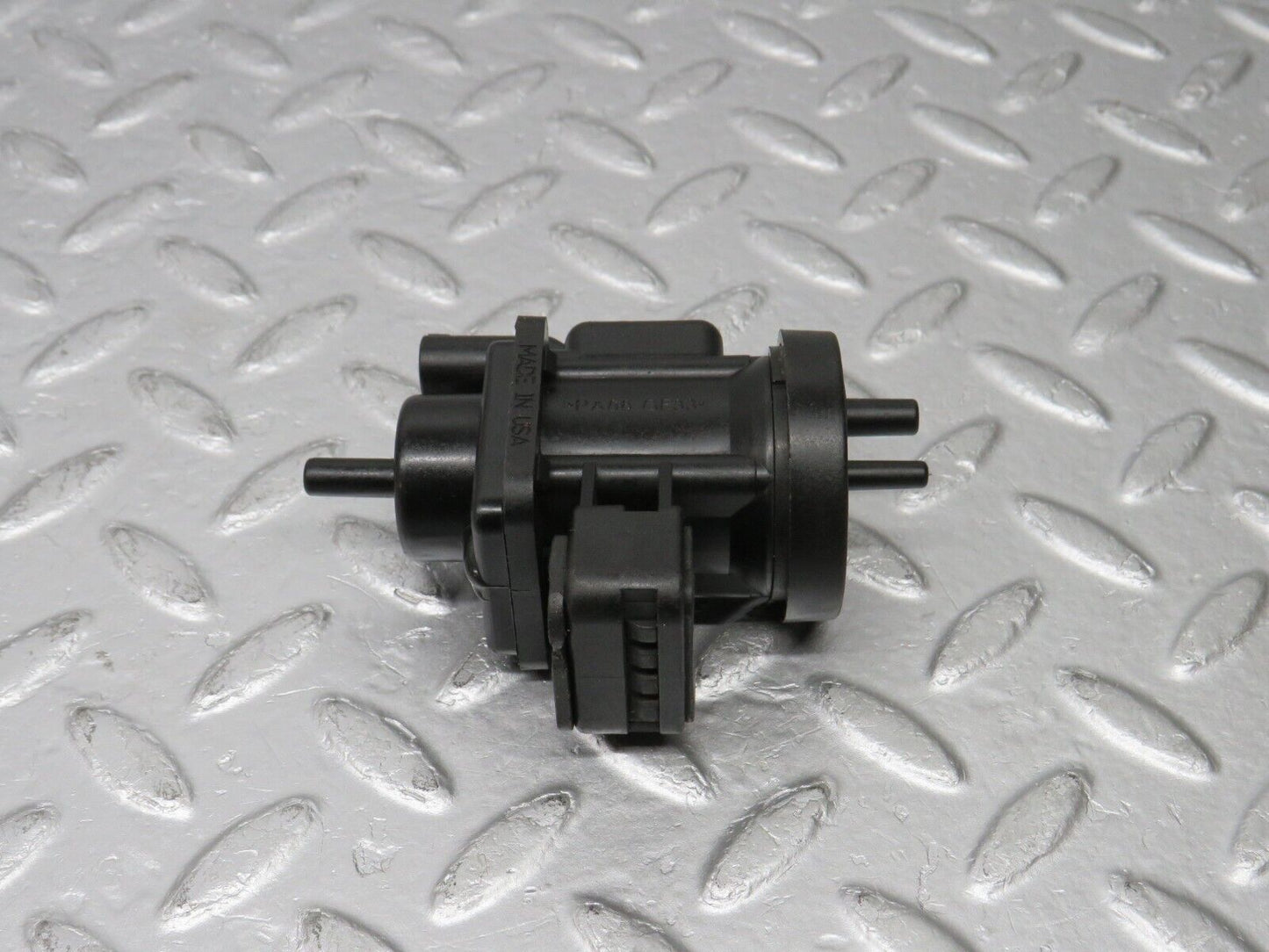 38793 Mercedes-Benz W201 190E 2.6L Vacuum Pressure Converter 0005450427