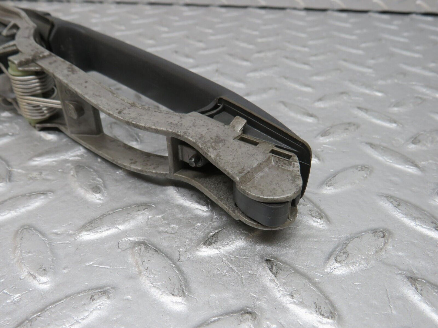 36642 Mercedes-Benz W201 190E Exterior Door Handle Front Left No Key