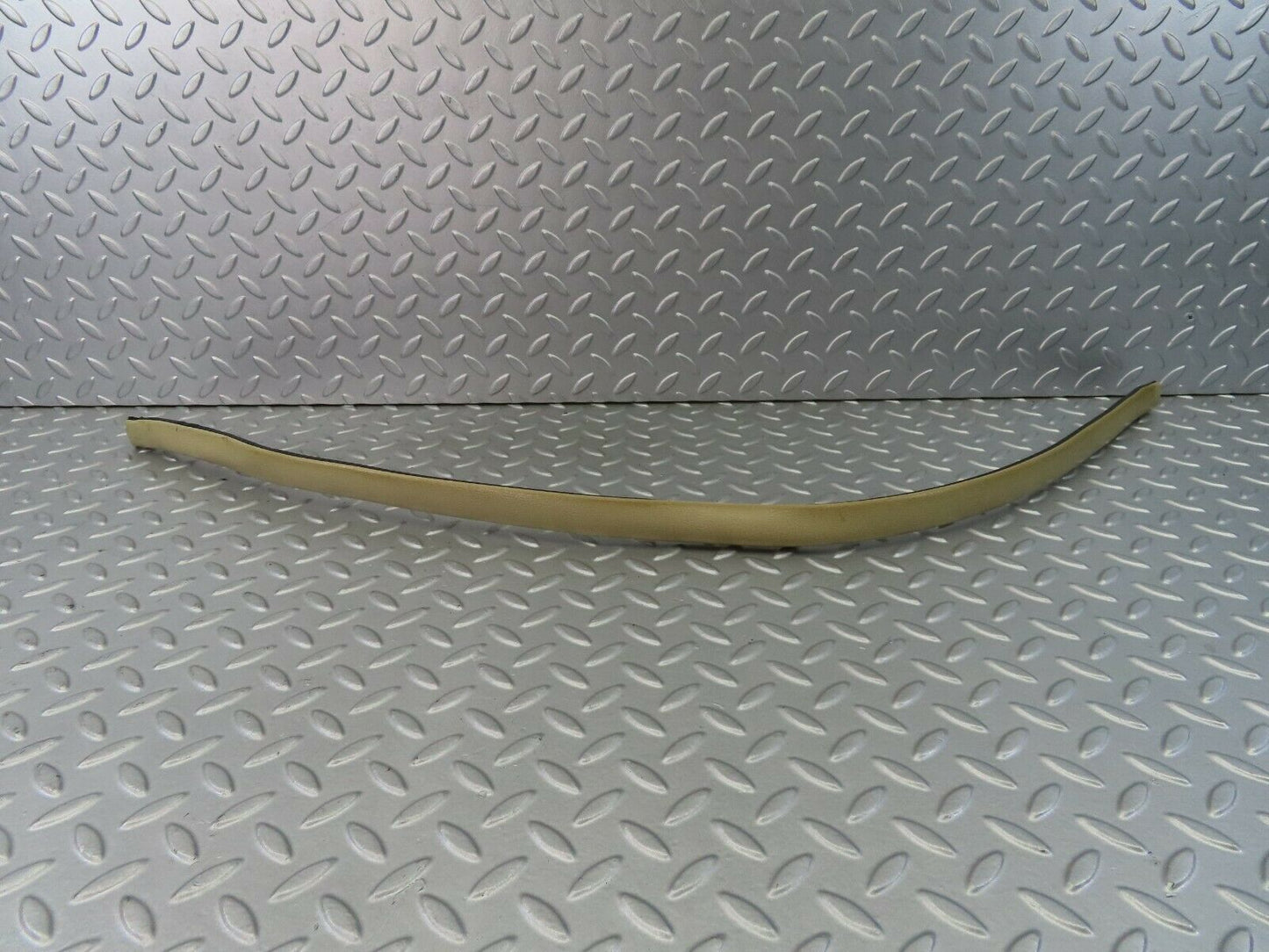 7278 Mercedes-Benz W116 450SE Front Left Door Seal Trim