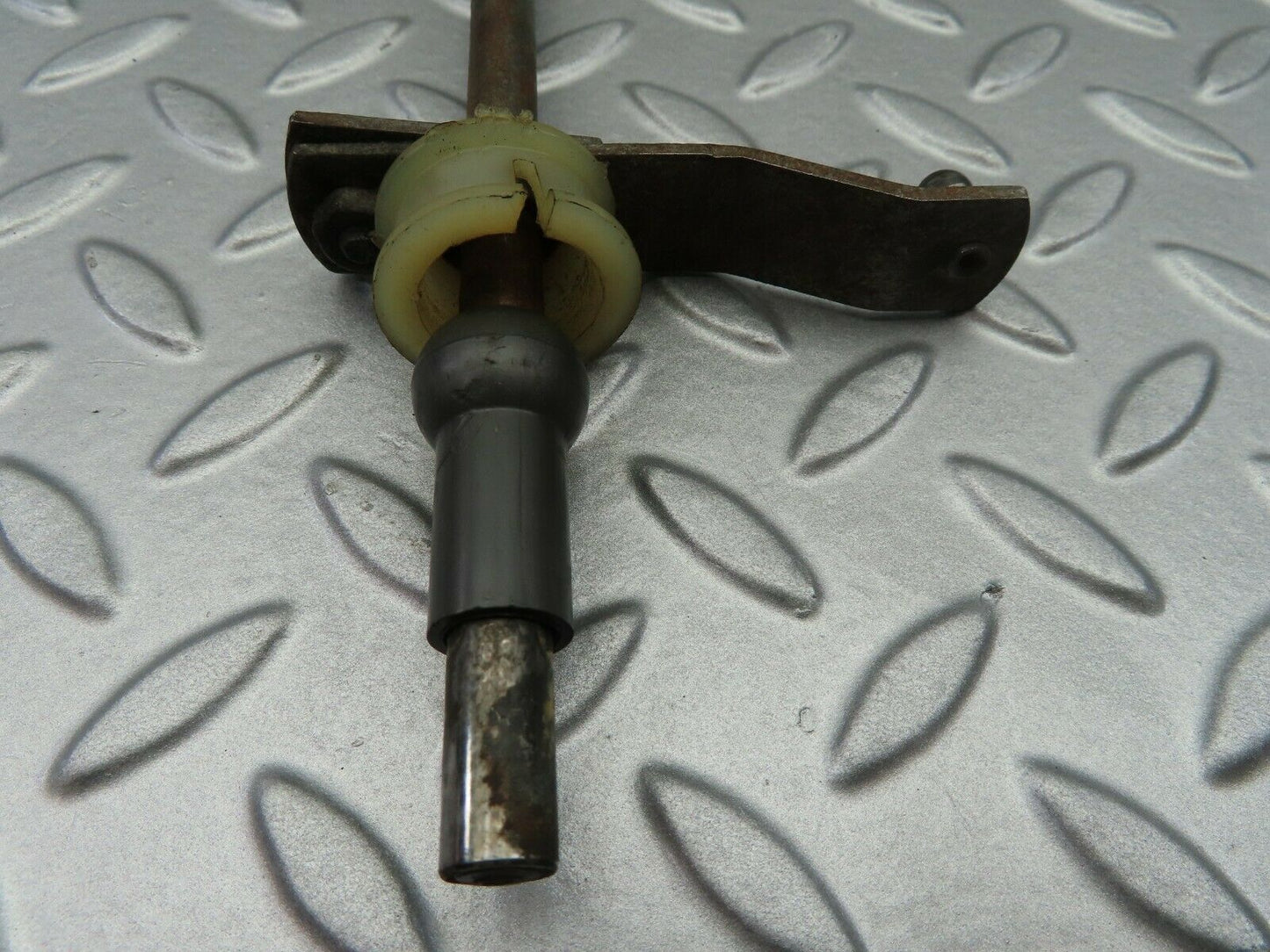 6402 Mercedes-Benz W126 380SE Accelerator Pedal Linkage
