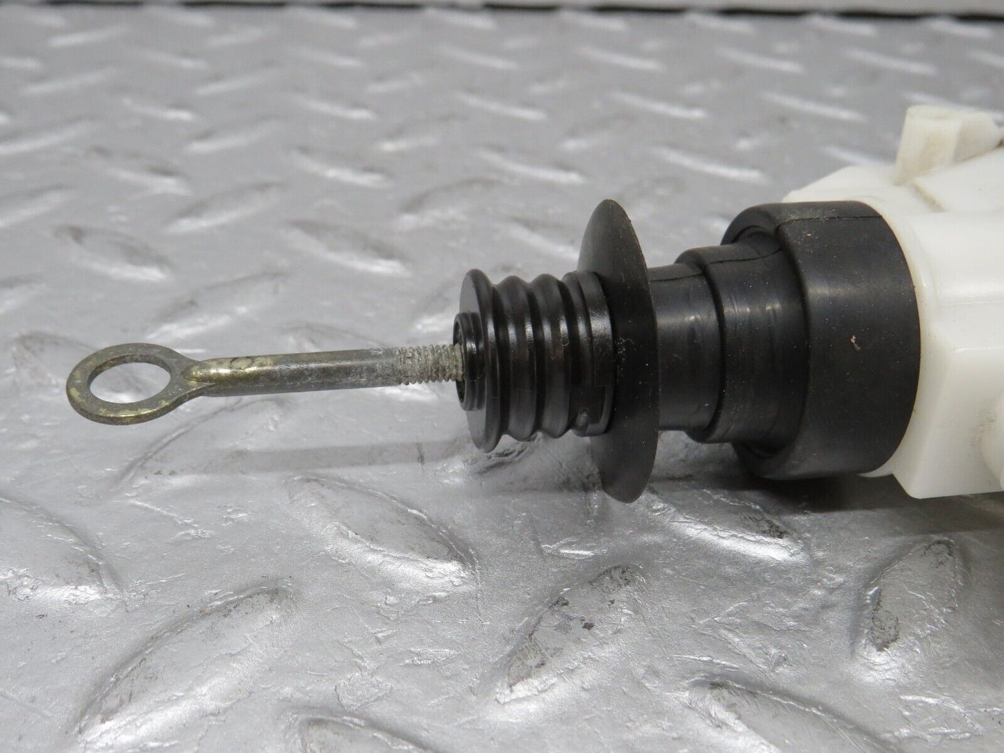 36631 Mercedes-Benz W201 190E Front Left Door Lock Vacuum Actuator
