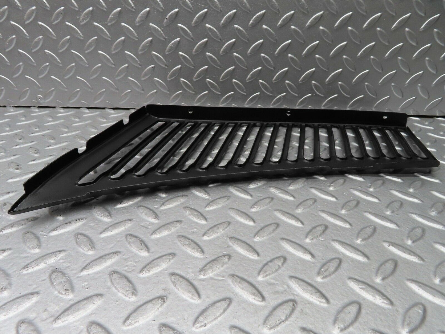 20863 Mercedes-Benz R107 450SL Air Intake Grill Right Side