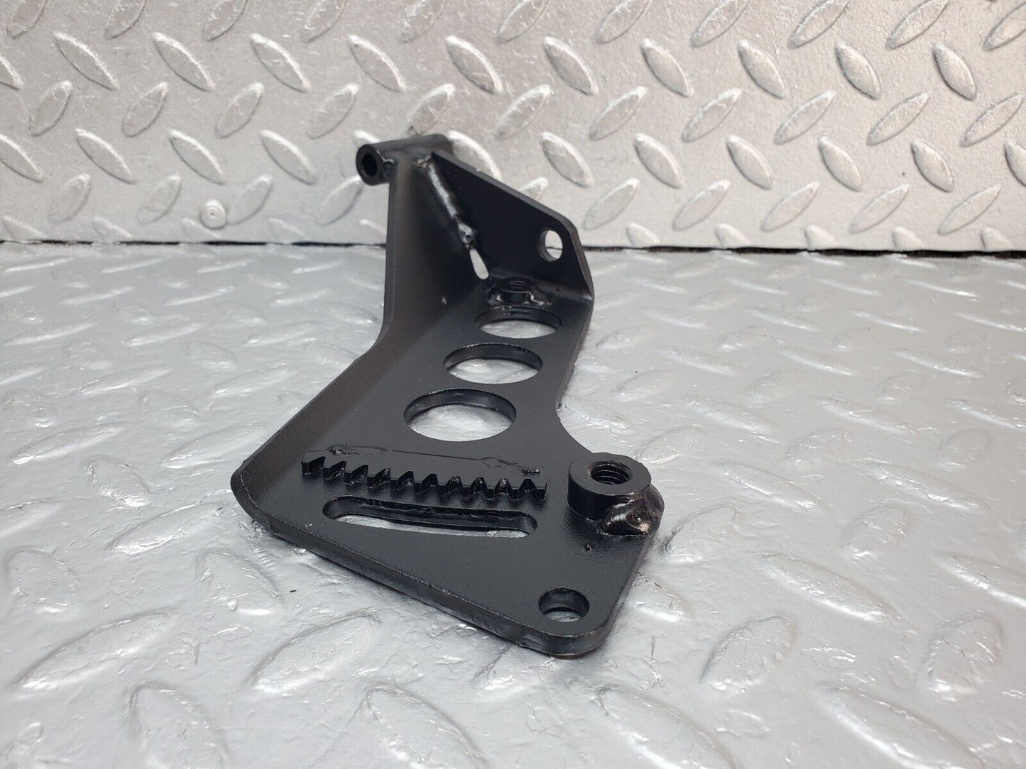 45410 Mercedes-Benz 280E M110.983 Power Steering Pump Bracket