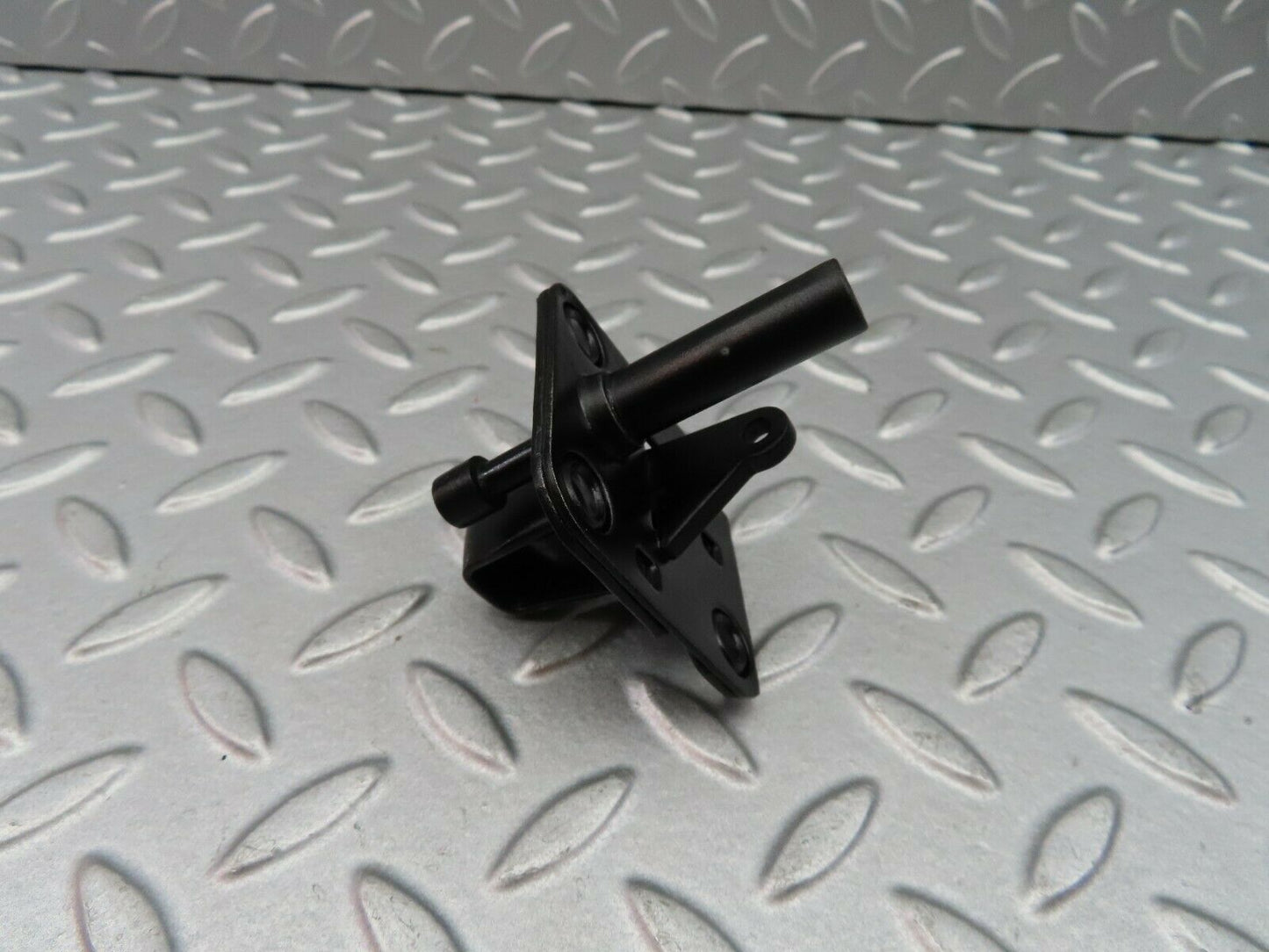 5782 Mercedes-Benz W123 200 Bonnet Lock Catch