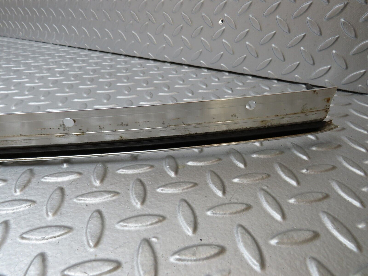 37027 Mercedes-Benz C126 420SEC Coupe Roof Chrome Trim Left Side