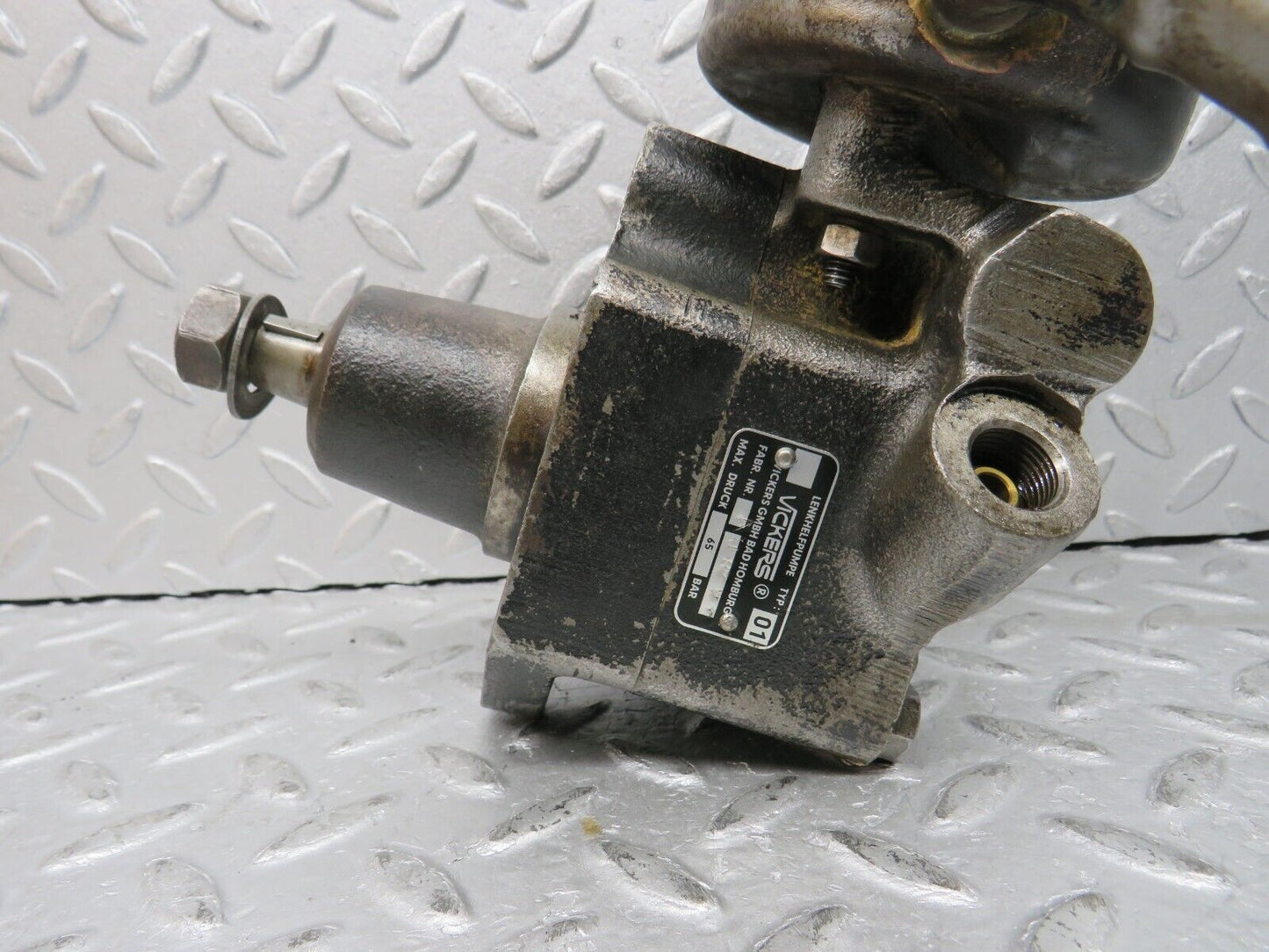 37650 Mercedes-Benz W109 300SEL Power Steering Pump Vickers
