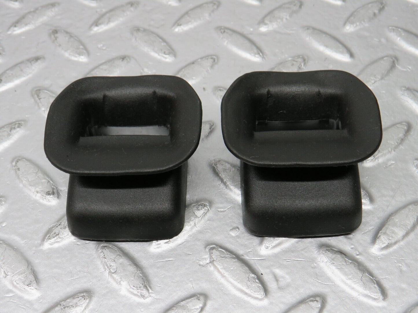 33454 Mercedes-Benz W202 C180 Front Door Check Strap Rubber Seal 2x 2027272430