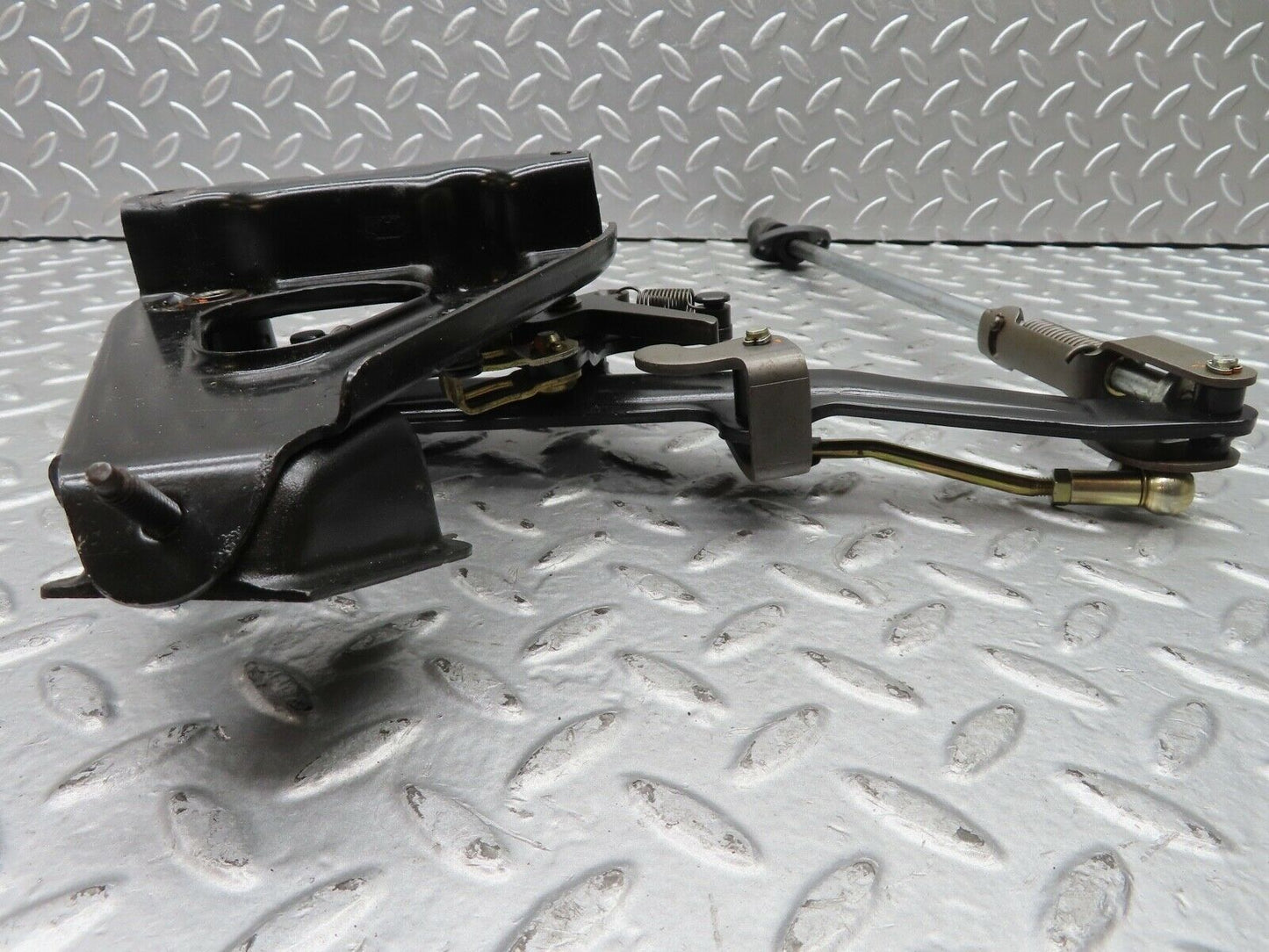 21573 Mercedes-Benz W126 300SE Handbrake Regulator