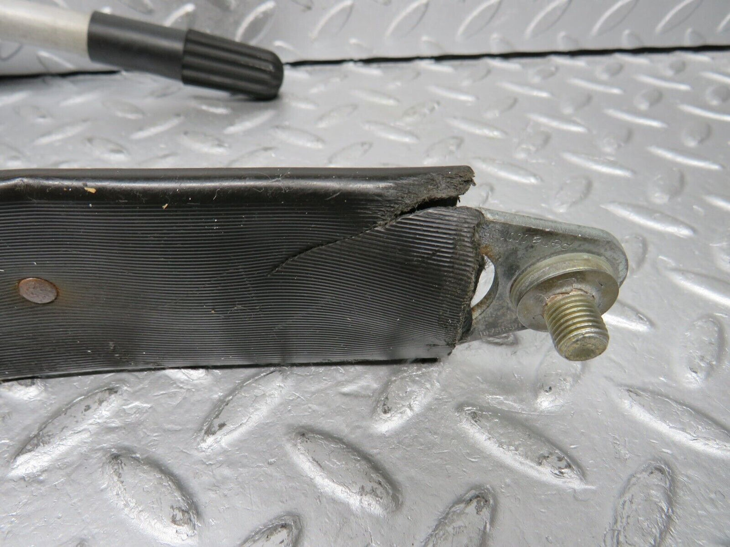 39667 Mercedes-Benz R107 350SL Coupe Front Left Seat Belt No Buckle 1078680314
