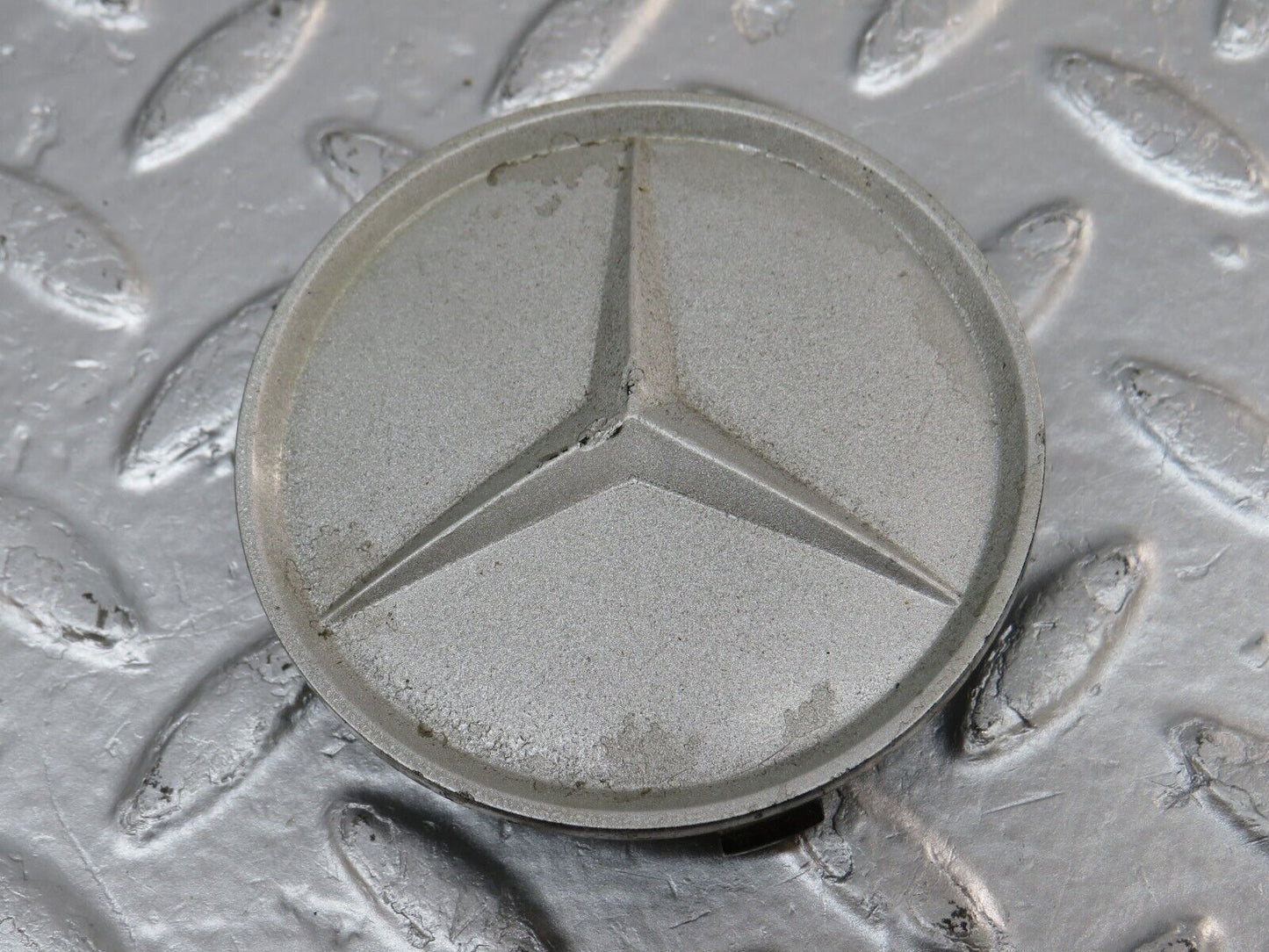 34196 Mercedes-Benz W124 260E Wheel Hub Cap Set