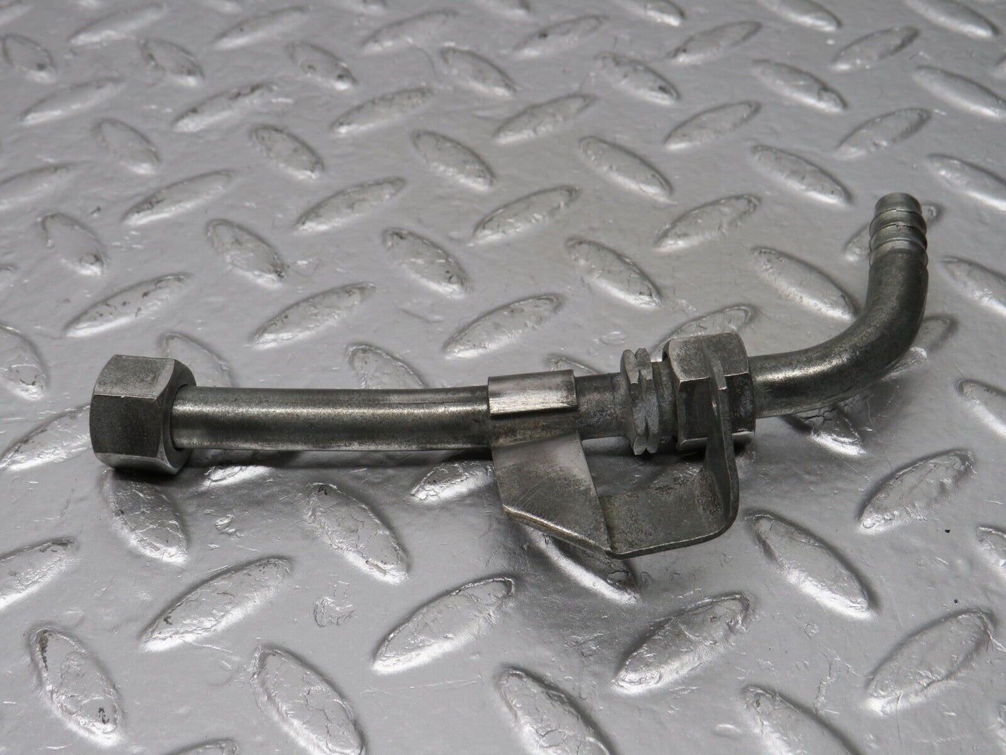 33071 Mercedes-Benz C107 R107 350 V8 Oil Hose Pipe