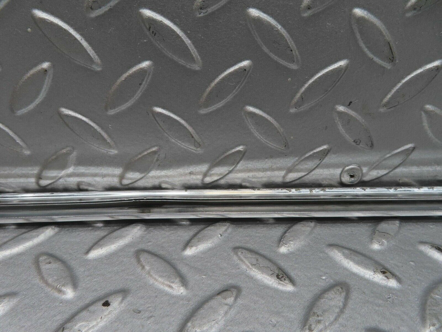 13600 Mercedes-Benz W123 200 Front Left Door Chrome Moulding Trim