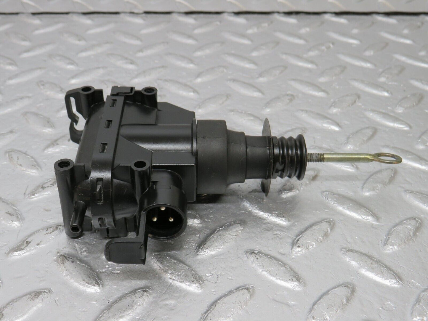 33647 Mercedes-Benz W201 190E 2.0L Door Lock Vacuum Actuator Front Left
