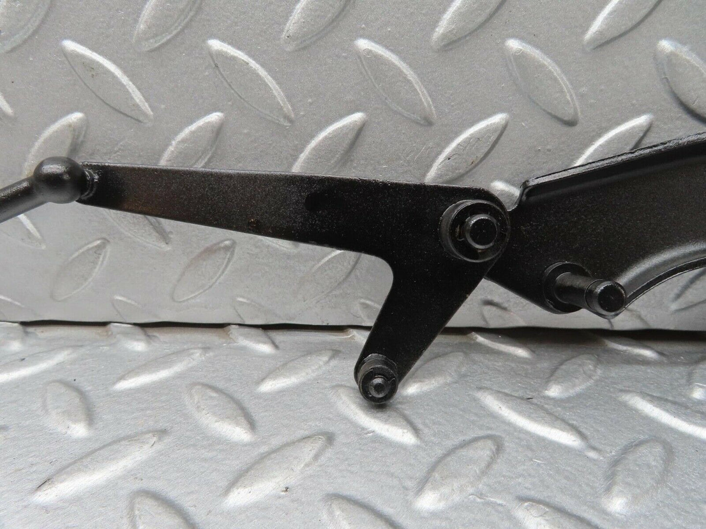 13160 Mercedes-Benz W111 220S Throttle Linkage