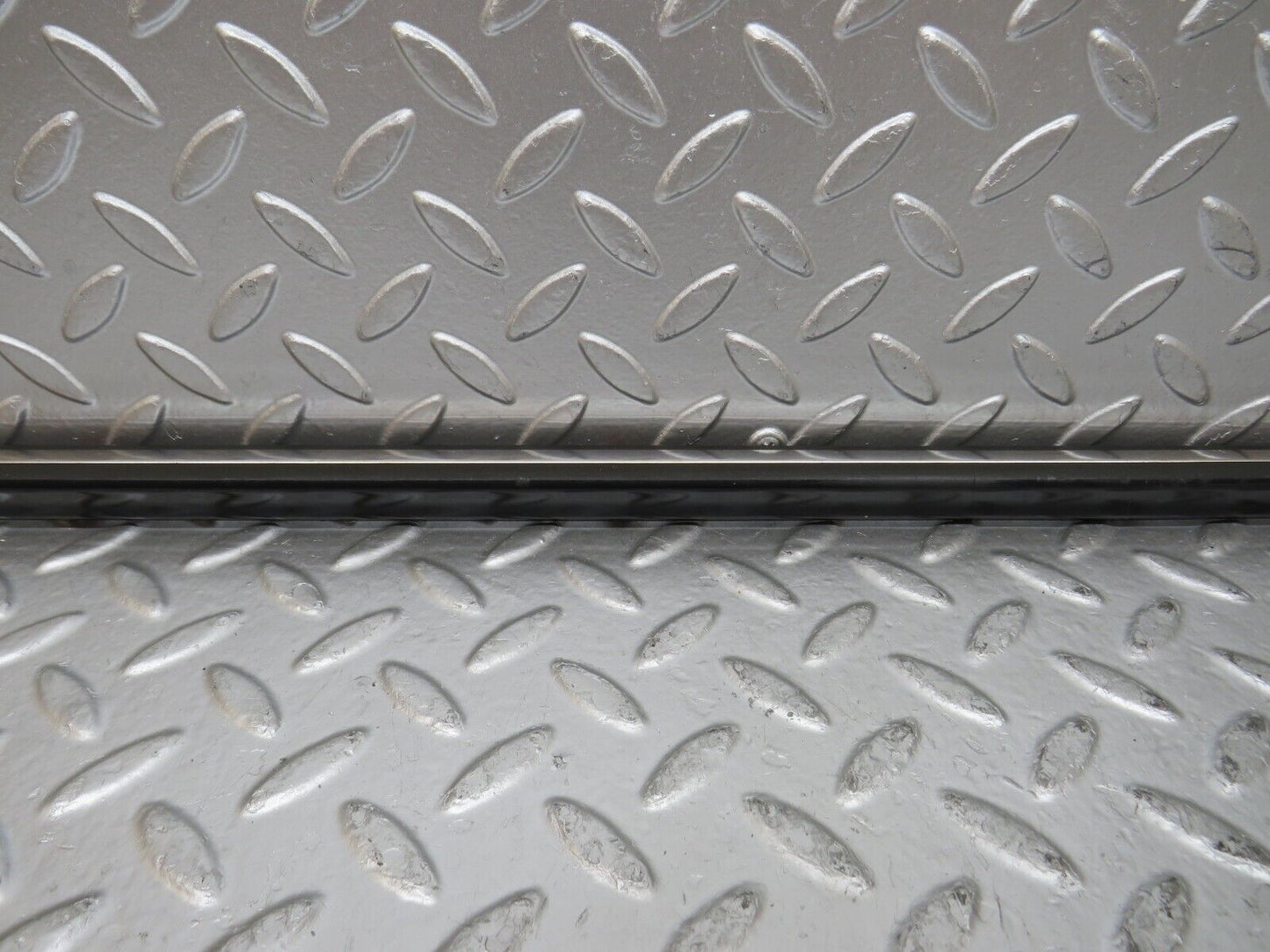 27111 Mercedes-Benz W123 280E Front Left Door Centre Moulding Trim