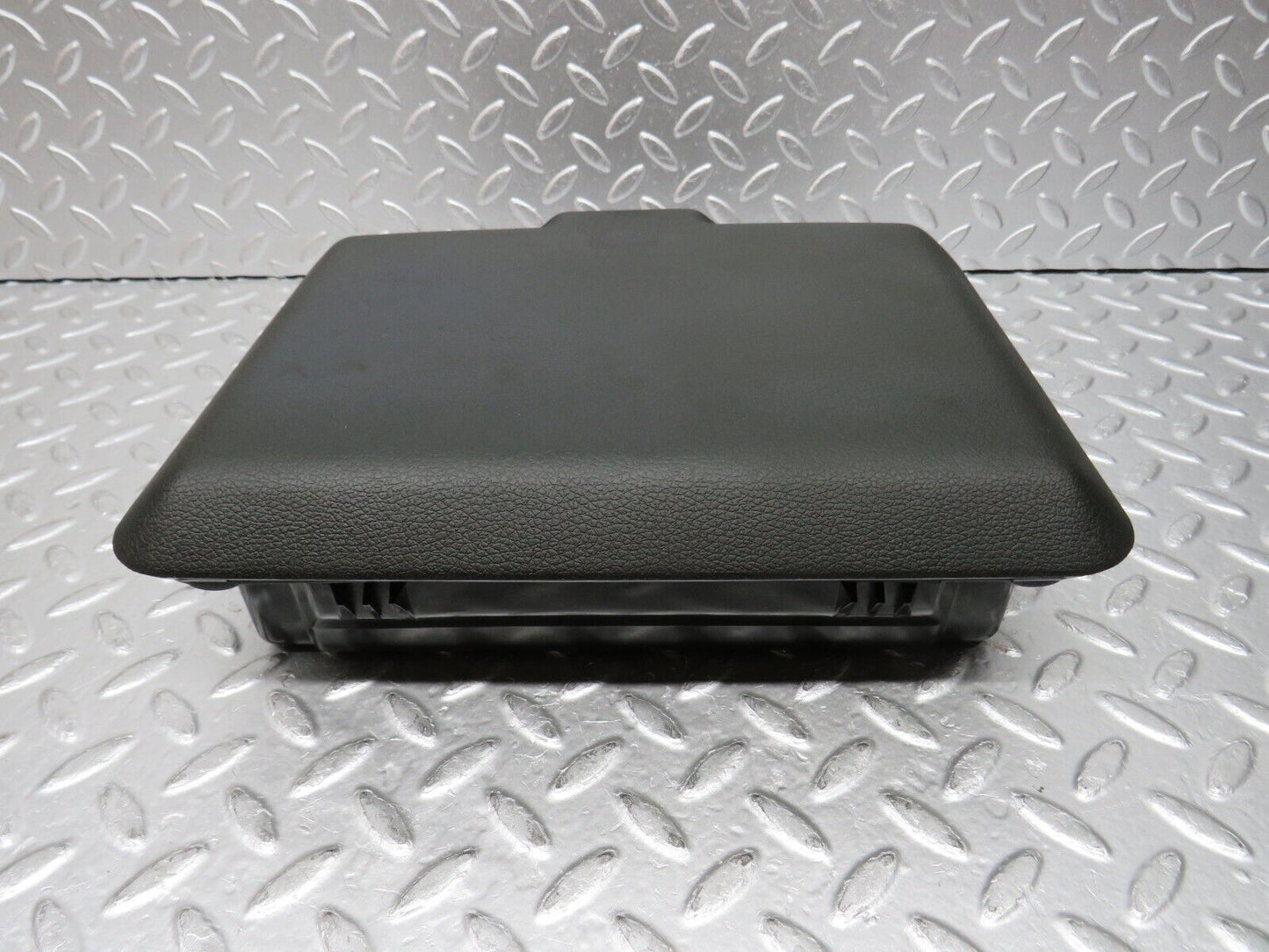 30973 Mercedes-Benz W123 200D First Aid Box 1238650053