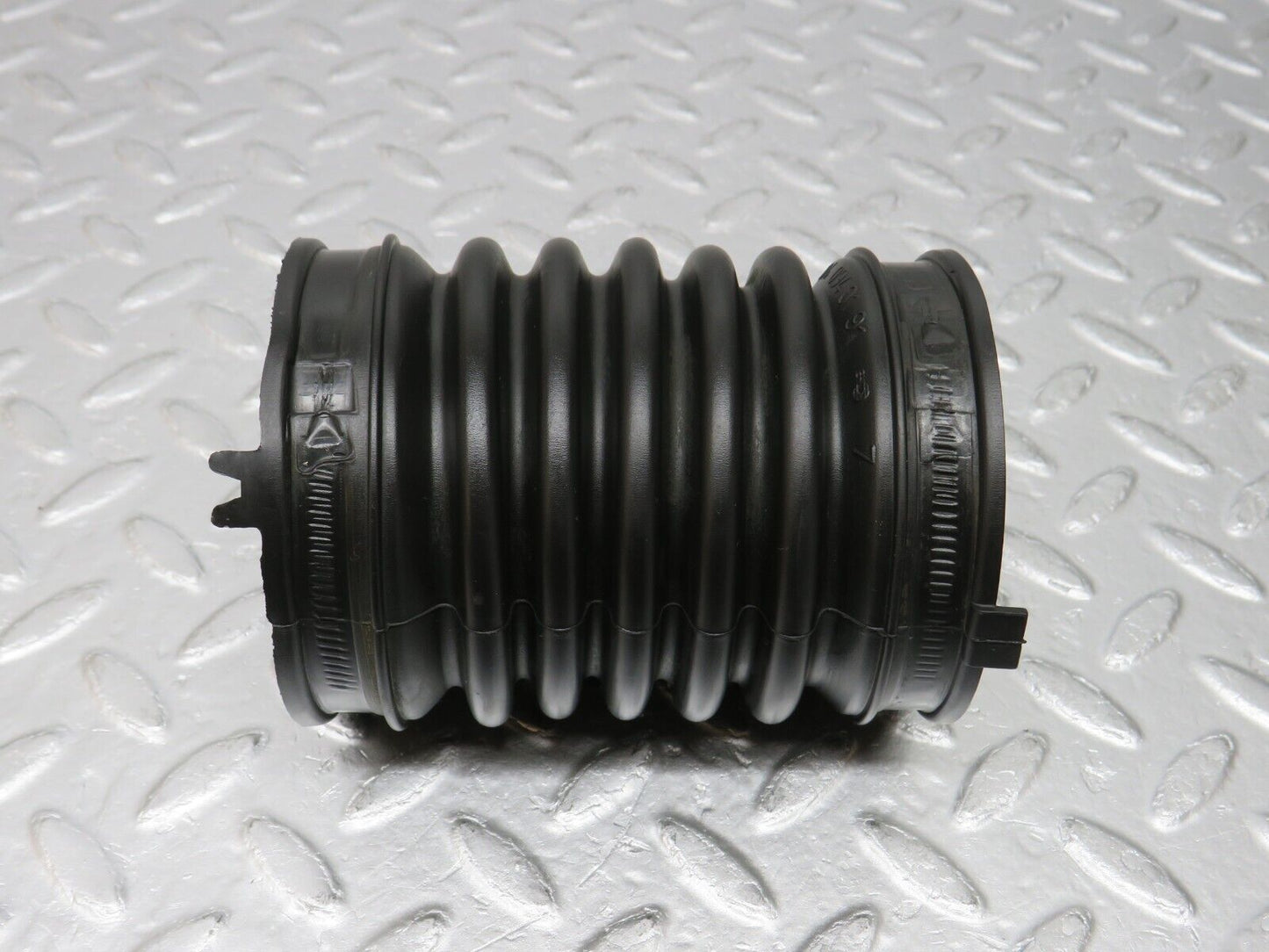 38275 Mercedes-Benz R129 280SL Coupe Air Intake Hose 1040940191